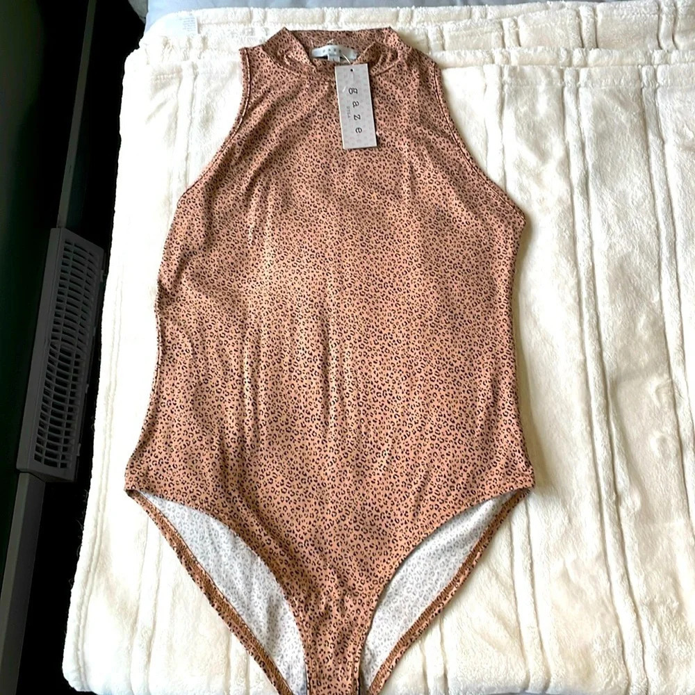 💰Gaze NWT bodysuit leopard print sleeveless turtleneck size large